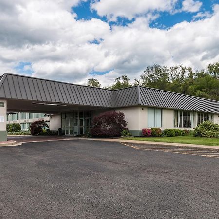 Suburban Extended Stay Hotel Fairmont Exterior foto